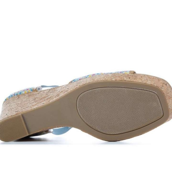 👣🩷Y•NOT? 🩷 Beige Eyelet Platform Wedges - Picture 5 of 16